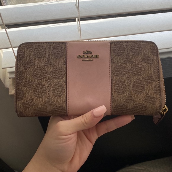 Coach Wallet - Picture 1 of 2